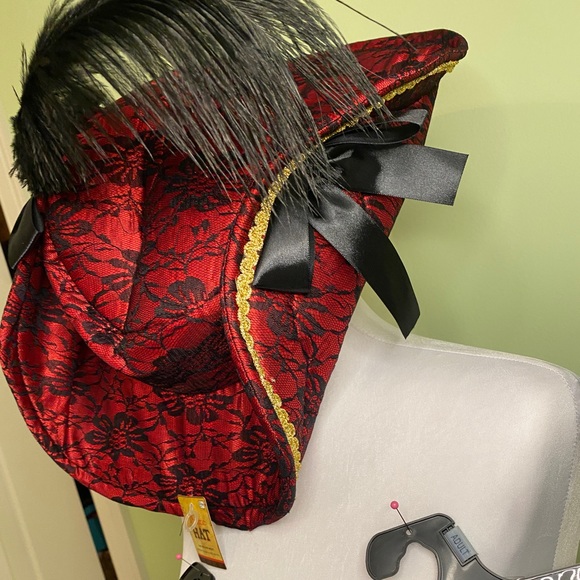 NWT - PIRATE costume!Size: 6-8 women’s adult. Hat,blouse,jacket,necklace,sword - Picture 4 of 8